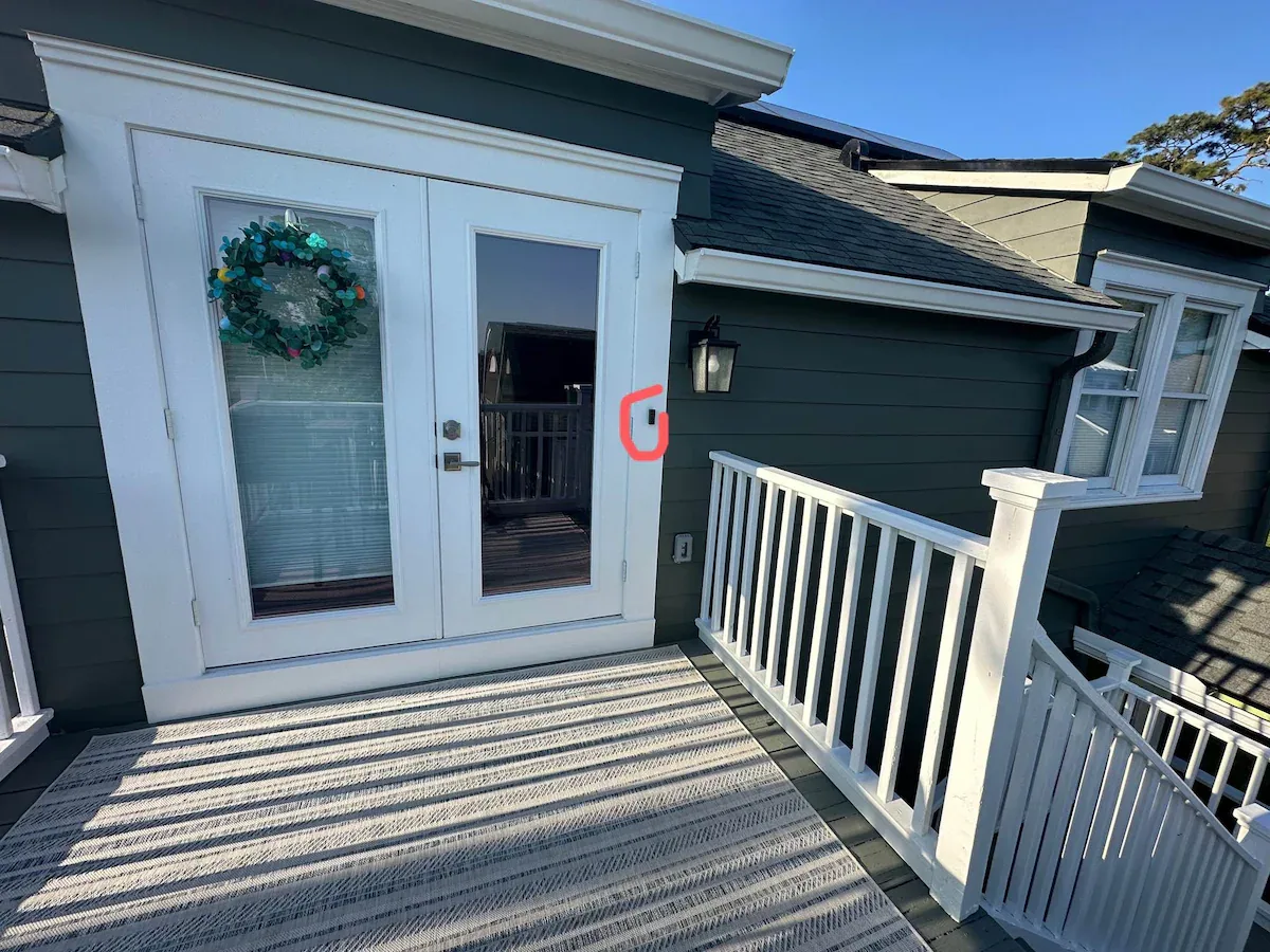 Guest apartment entrance and keypad location